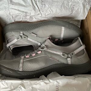Jambu Gray and Pink Athletic Shoes-New in box